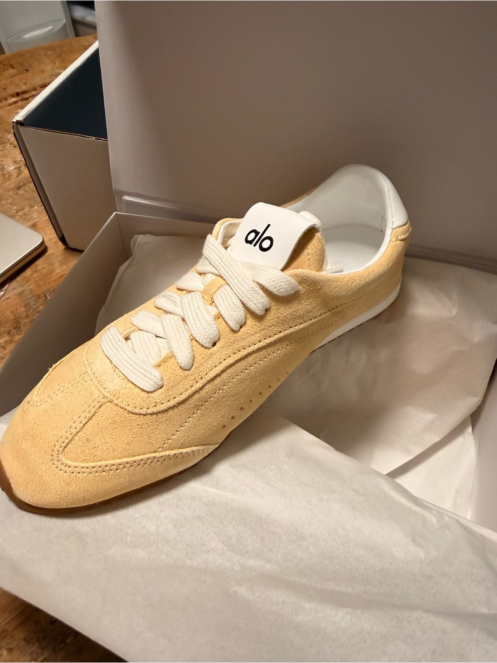 NWT ALO Yoga Sunset Sneaker - Candlelight Yellow - Size 6 - New in Box